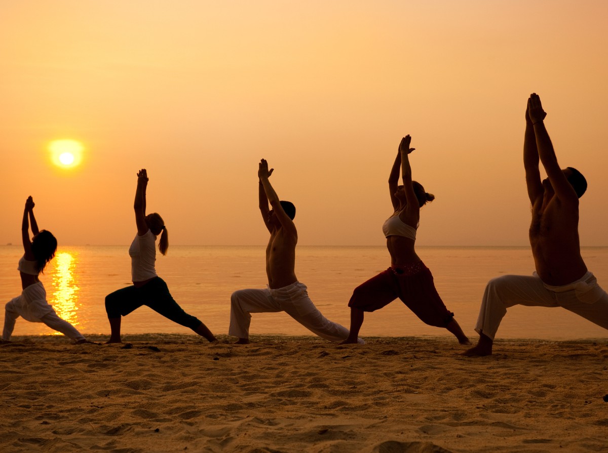 Yoga frente a la playa: cuerpo, mente y horizonte